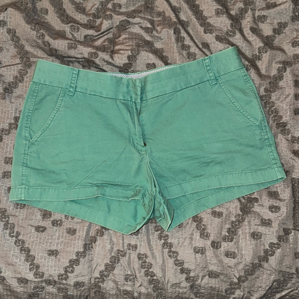 ✨3/$20 Bundle Sale✨ J Crew Green Chino Shorts Size 12